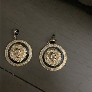 Cute black and gold medallion lion earrings.